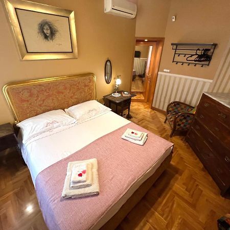 B&B Michelangelo Napoli Bagian luar foto