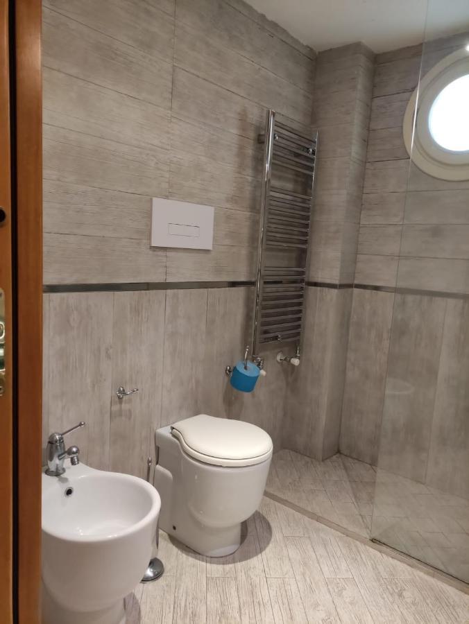 B&B Michelangelo Napoli Bagian luar foto