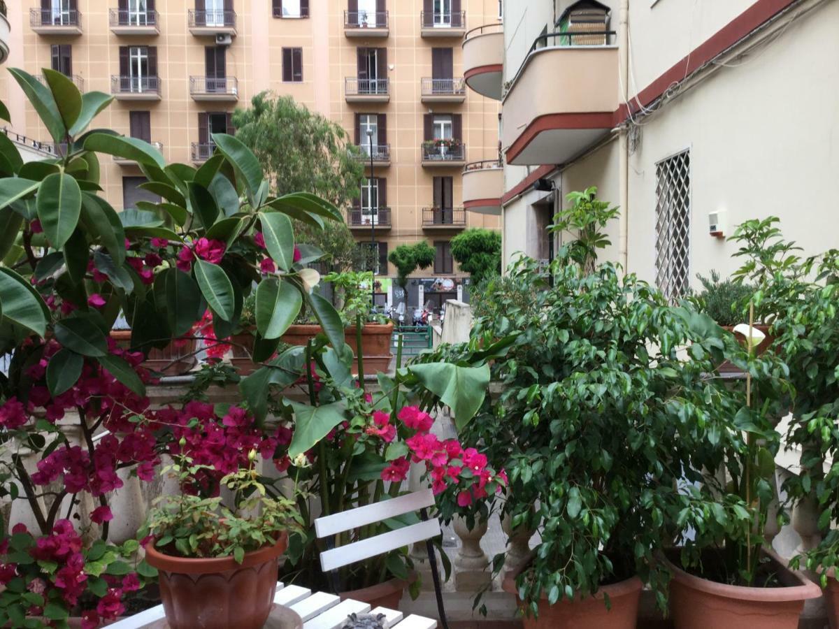 B&B Michelangelo Napoli Bagian luar foto