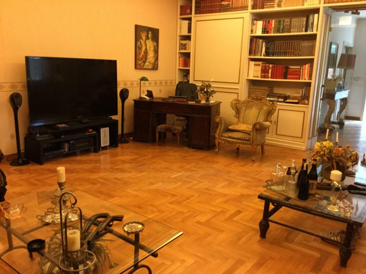 B&B Michelangelo Napoli Bagian luar foto