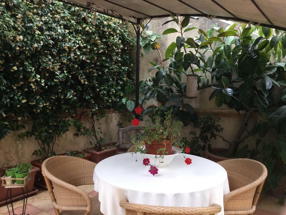 B&B Michelangelo Napoli Bagian luar foto